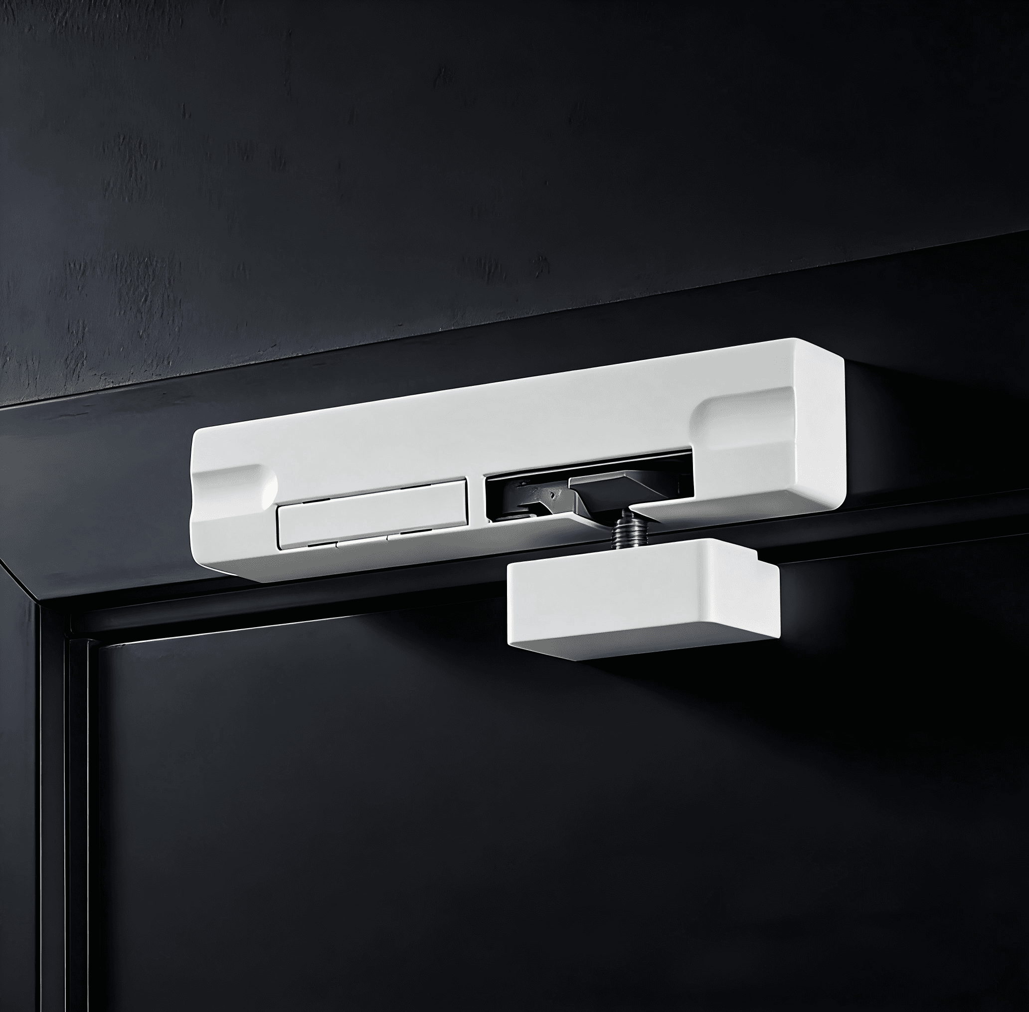 Automatic close door with traction damper